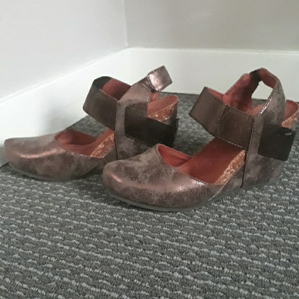 Pierre Dumas low wedges